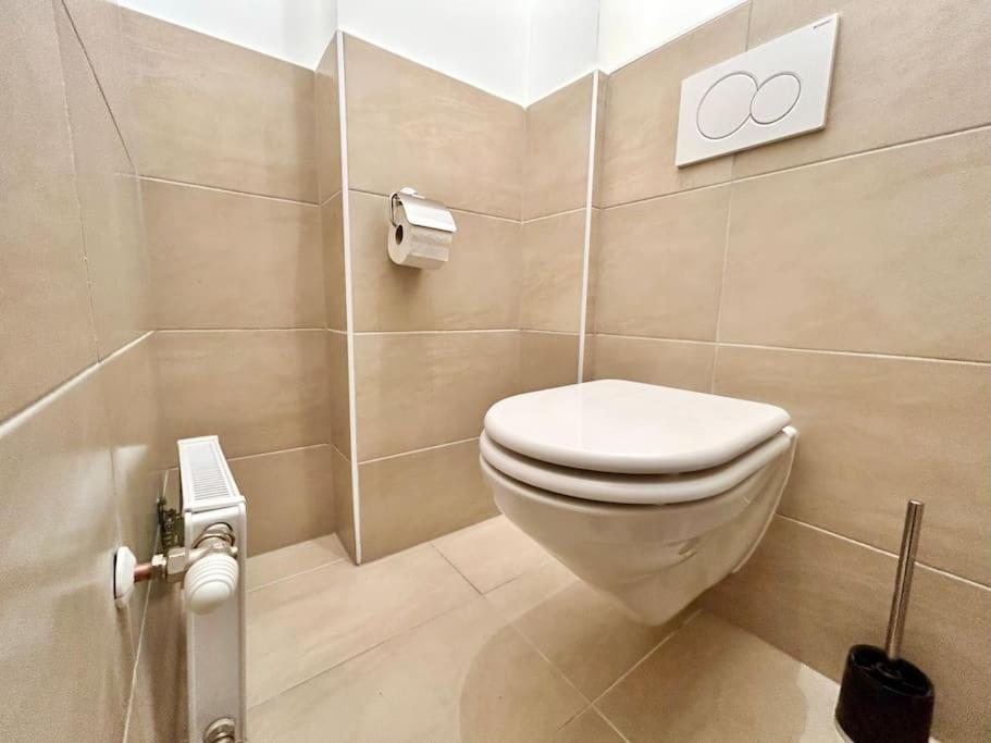 15 Min To Center - Free Parking - Sunny & Quiet Apartment Виена Екстериор снимка